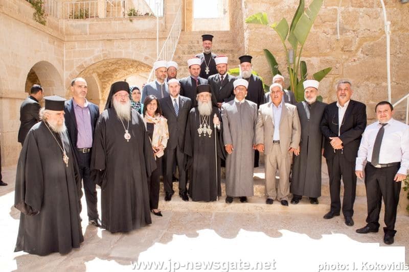 مسؤولون من السلطة الفلسطينية في الدير في بيت لحم