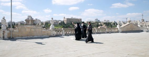 غبطة بطريرك المدينة المقدسة يزور مدرسة صهيون التابعة لبطريركية الروم الارثوذكسية