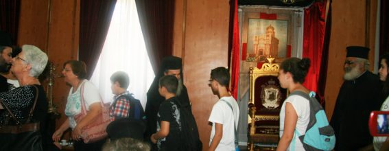 01-2مجموعة من الشبيبة الاورثوذكسية في الناصرة تزور البطريركية