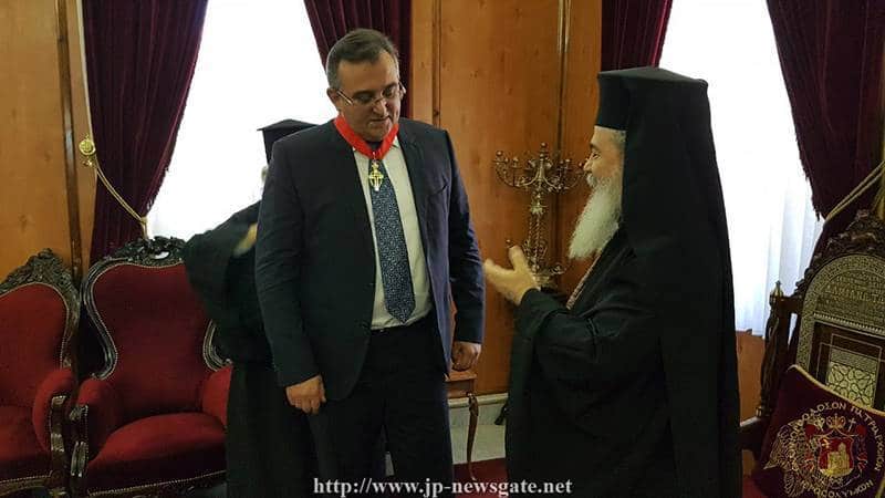 01غبطة البطريرك يُكرم سفير أوكرانيا في القدس